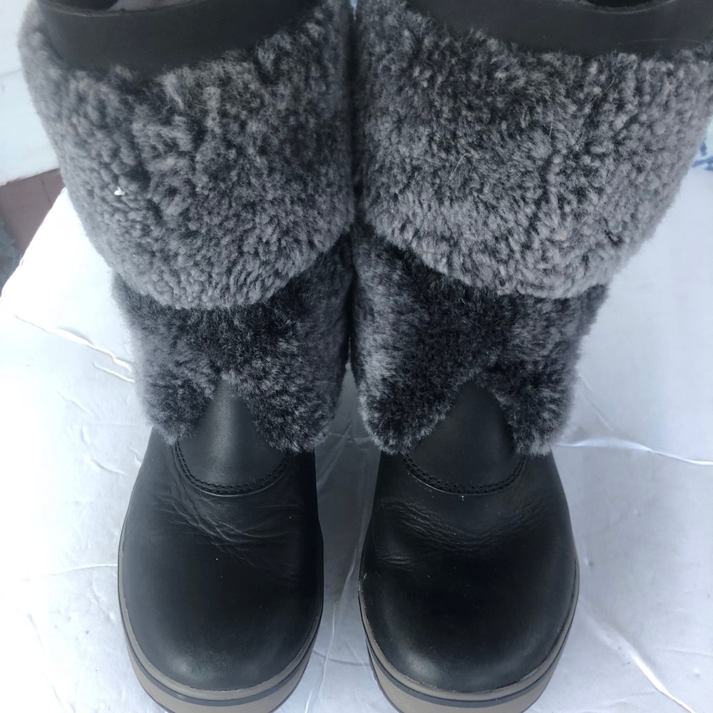 Ugg Boots 6 - Picture 2 of 8